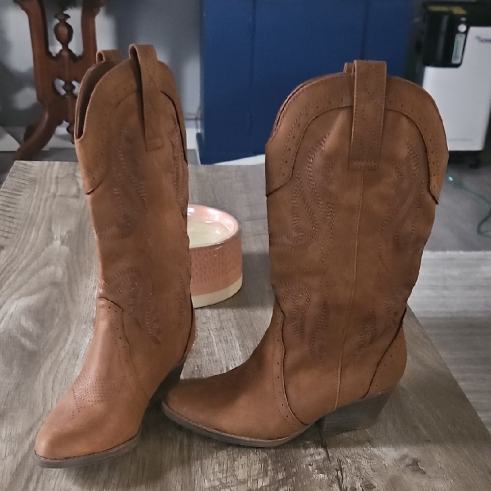 Sugar Cognac Brown Heeled Western Boots 6 Nwot